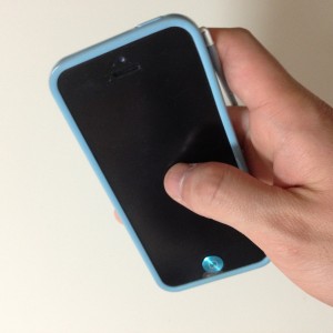 通勤時間などで長時間iPhoneを使う時に便利！ゴム１本で支える落下防止iPhoneケース「みみずく」が気に入った！！